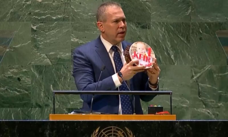 עוגה באו"ם: ארדן ציין את יום הולדתו של כפיר ביבס