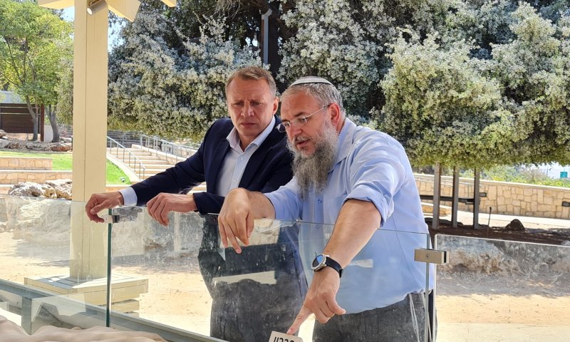 שר התיירות בגוש עציון: 'פנינה תיירותית של ישראל'