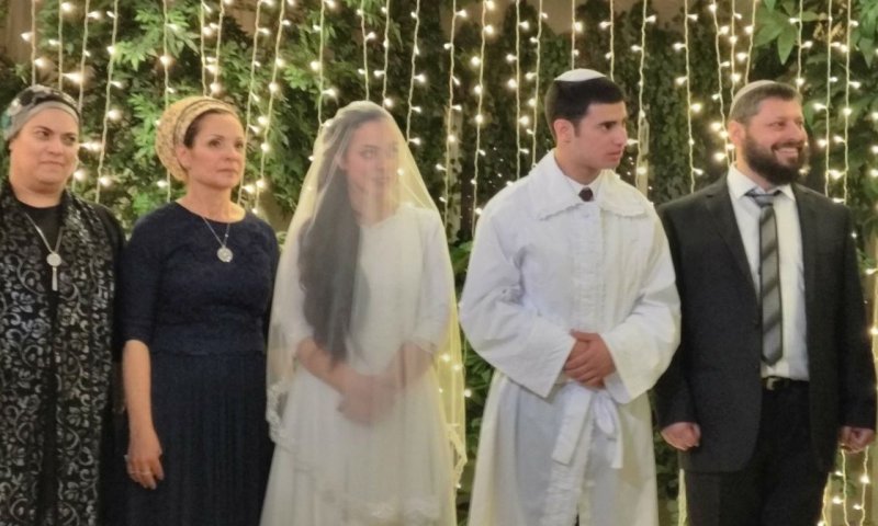 מיגון לשמחה: אחות של מרים בן גל התחתנה