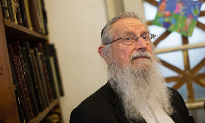 "שירות ביחידה מעורבת &ndash; יותר חמור מאכילת חזיר"