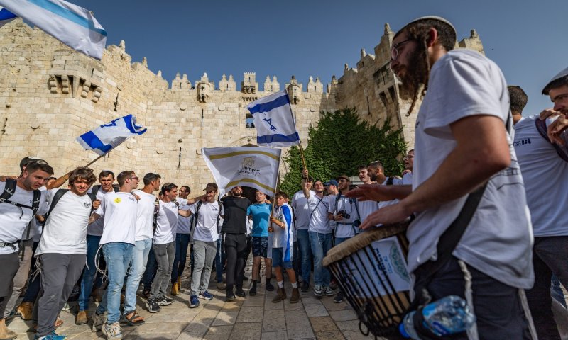 חוברה לה יחדיו: ריקוד הדגלים המסורתי כבש את רחובות ירושלים