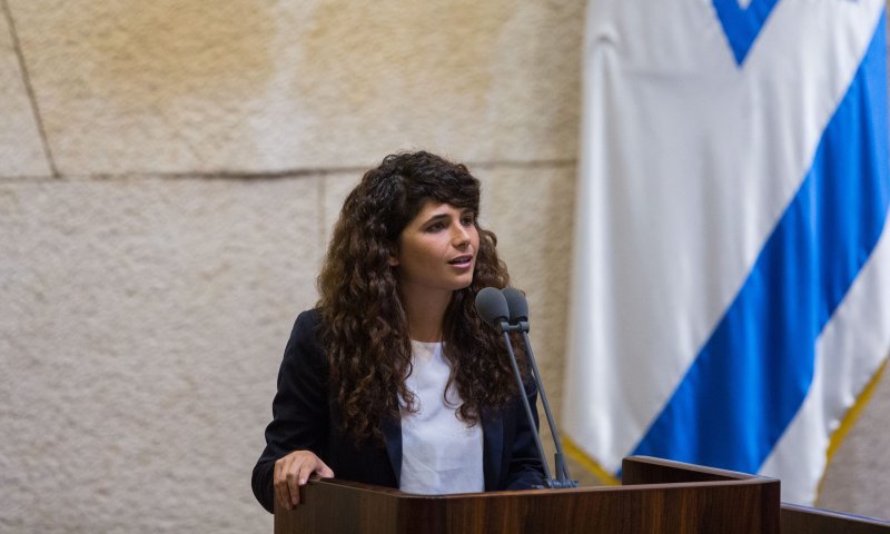 ח"כ השכל בתגובה לדברי חזן: "ליצן חצר, כלומניק"