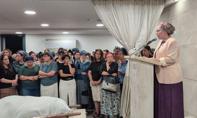 סטרוק בלוויית שריתה הי"ד: "את לא היית מוסרת את הארץ למרצחים"