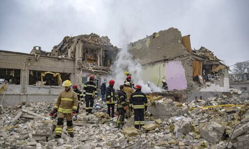 עוצר יוטל בקייב, בסיס צבאי הותקף במערב המדינה