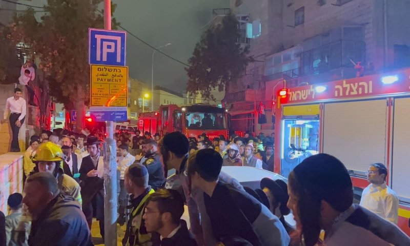 כבאים חילצו 3 בחורי ישיבה שנלכדו בישיבה שנשרפה