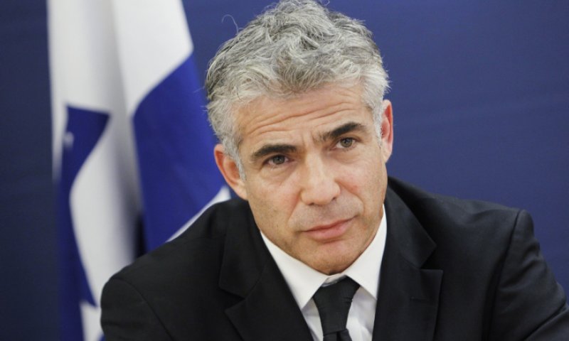 לפיד מתגאה: קיצצנו מאות מיליונים מתקציבי הישיבות