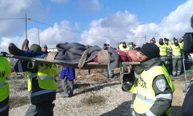 צפו: כך מוציאים השוטרים את הצעירים מהבתים
