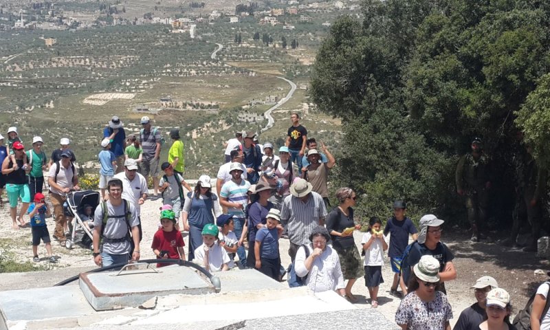 אלפים בשומרון; חגיגת אביב בפסח