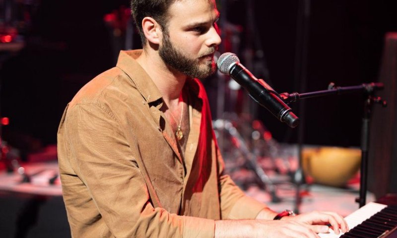 אלון אהל משיק מופע מוזיקלי עם האמנים הגדולים: "נרגש מאוד"