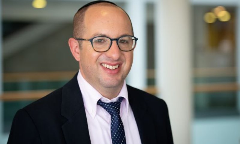 העיתונאי הסרוג חושף: כך הושפלתי בראיון ל'מנדל'