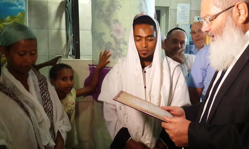 מרגש: גיור וחתונה תחת אש