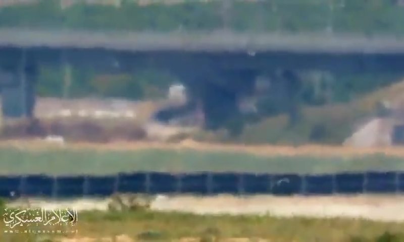 מצמרר: חמאס מכוון טיל שמשוגר לעבר הרכב הנוסע