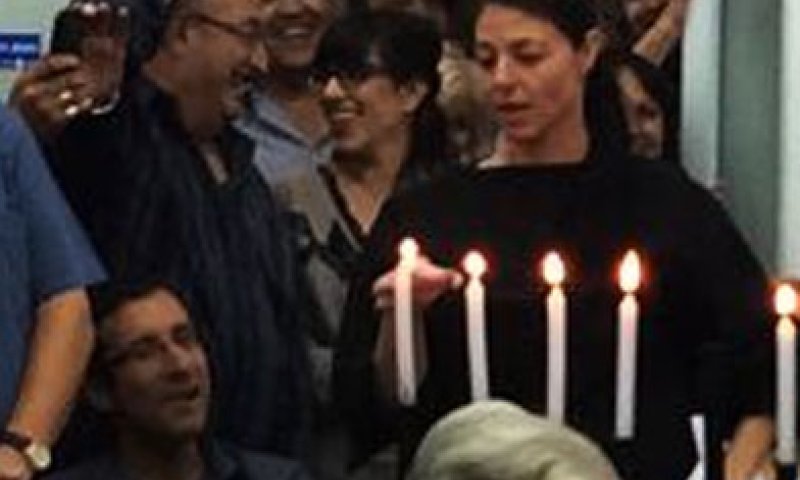 ח"כית מדליקה: מרב מיכאלי עם כיפה סרוגה