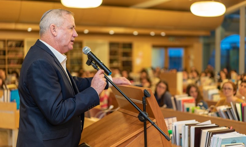 גנץ על מיעוט נשים ברשימתו: "קמה במהירות"