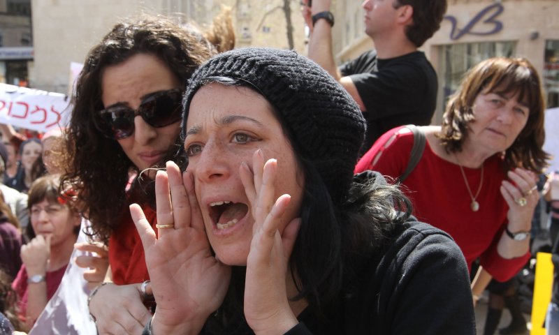 הרבנים חתמו: בעד העובדים הסוציאליים נגד הממשלה