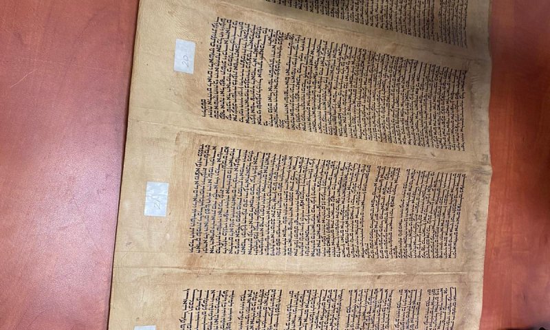 ערבי נעצר בחשד לגניבת ספר תורה בן מאות שנים