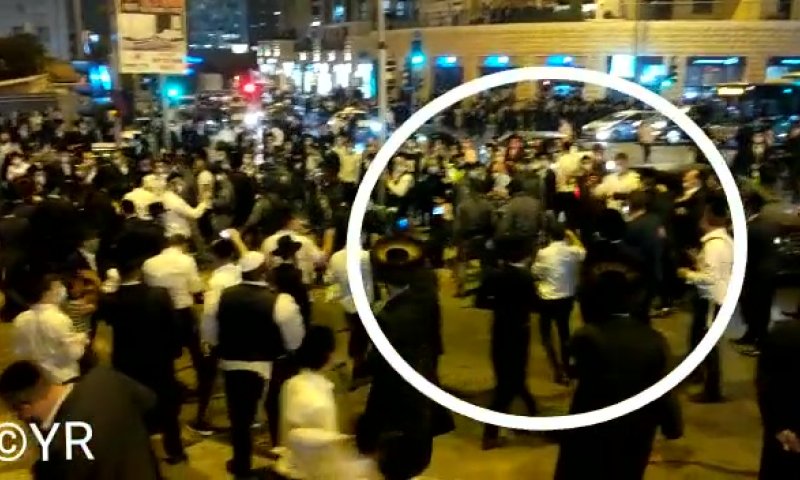 כתב אישום: שוטר תקף חרדי שהעיר לו על עטית מסיכה