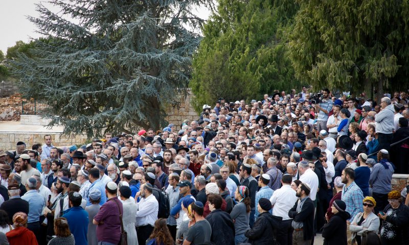 שו"ת: הספד על ידי אשה &ndash; מותר או אסור?
