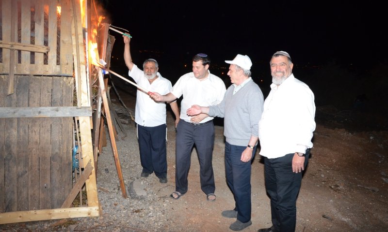 לא צפוי: נציג האיחוד האירופי הדליק את המדורה בשומרון