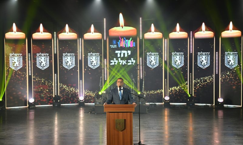 ערב של גבורה ואחדות עם ישי ריבו וחיים ישראל. צפו