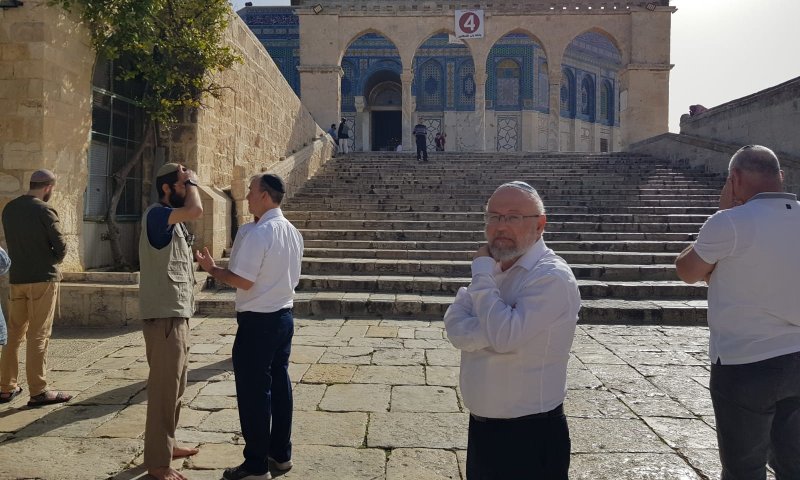 בניגוד לעמדת הרבנות: ראש מינהל הגיור עלה להר הבית