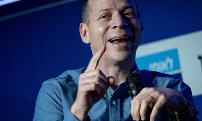 "מטורף" | עמית סגל תוקף: "עליהם לפיד מוכן להישען"