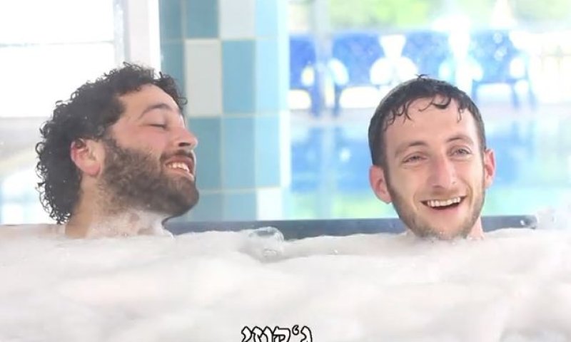 אנדרדוס: כלים בג'קוזי