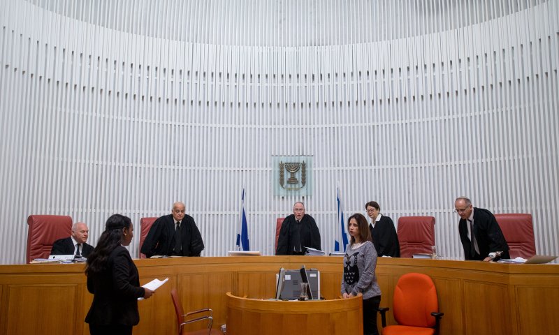 בג"ץ מוביל את הפגיעה בזהות היהודית בישראל