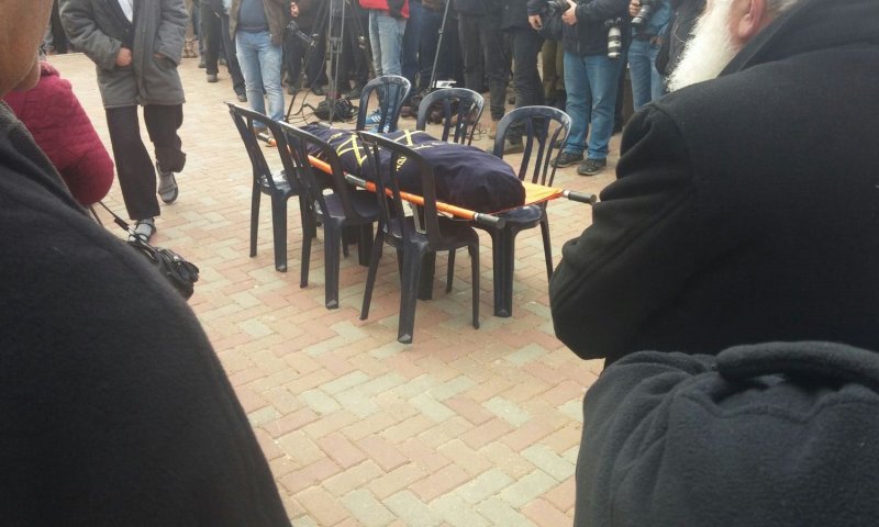 קורע לב: הבעל והבן השתנקו מבכי בקדיש