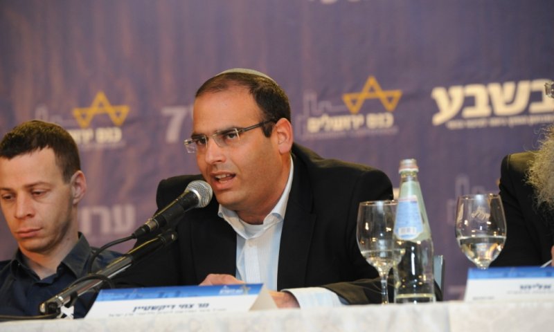 "אם לא תציבו אלטרנטיבה הבנות יצביעו ברגליים"