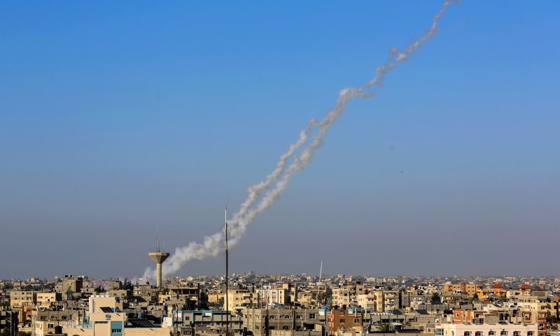 צפו: חמאס מציג תיעוד של שיגורי הרקטות