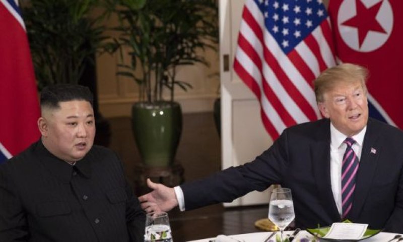 "רק לומר שלום"; טראמפ הזמין את קים ללחיצת יד