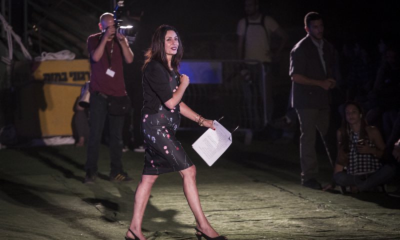 בגלל שיר: מירי רגב נטשה את האולם באמצע הטקס