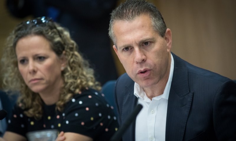 ארדן על התדרוכים של נתניהו: "אני כבר ילד גדול"