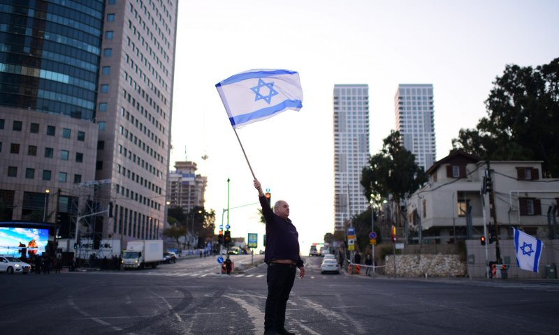 שופט בדימוס: ההפגנה נגד הרפורמה אינה פוליטית