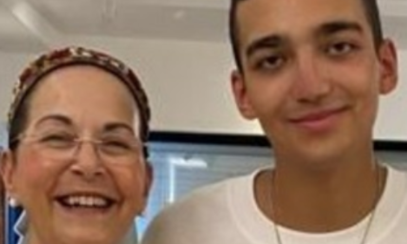 סבתו של החייל החטוף: "אל תצאו להפגנות"