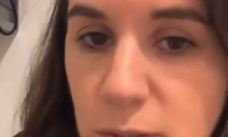 אמילי עמרוסי מזועזעת: אנשים רעים רמסו את חצרי