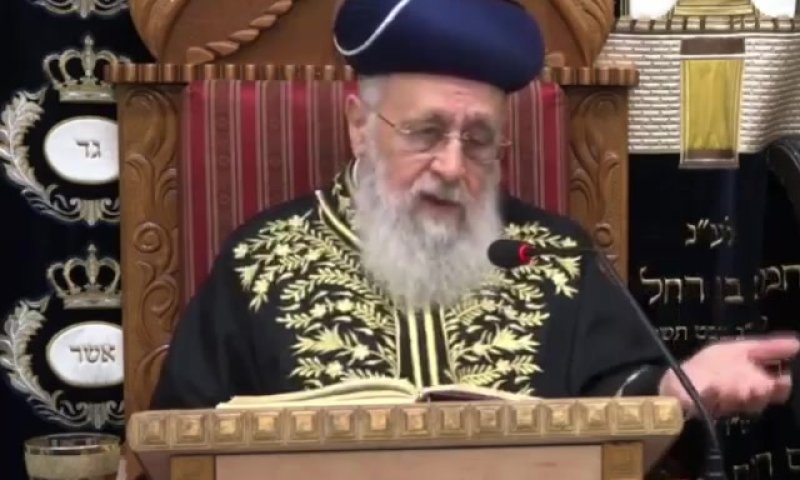 הרב יוסף לעיריית ת"א: מנעו תפילות במרחב הציבורי ביום כיפור