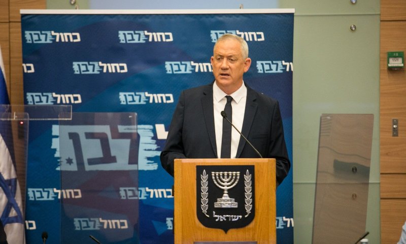 גנץ: המתקפות של נתניהו הן כמו סטירה בפני האומה