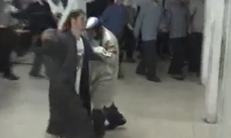 תיעוד מצמרר: שני הנרצחים בריקוד משותף. צפו