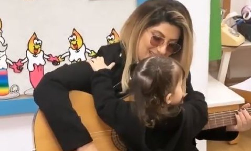 מקסים: שרית חדד הפתיעה את ילדי הגן של בתה נויה