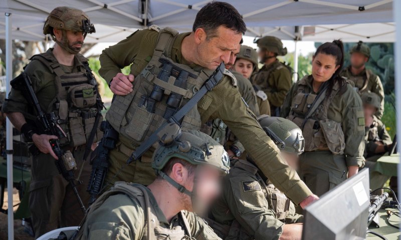 הרמטכ"ל בפגישה ראשונה עם תצפיתניות אוגדת עזה