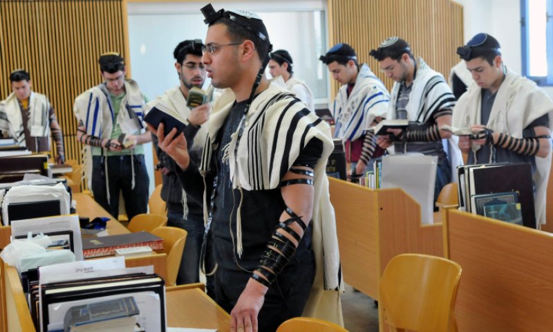 ישיבות ומכינות, תפסיקו לחזר אחרי השמיניסטים