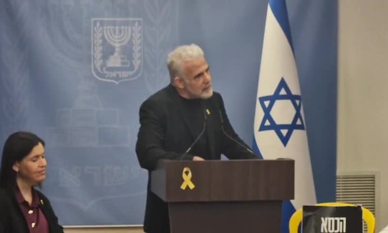 לפיד במענה לסרוגים: "מקווים שנתניהו לא ימנה בובה לראש השב"כ"