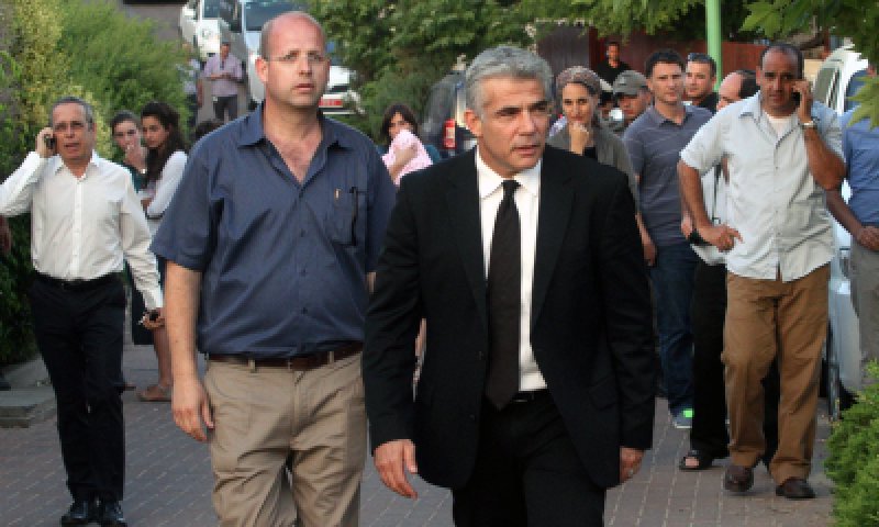 לפיד: פתחתי סידור לראשונה אחרי שש שנים