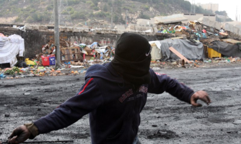 יום שני למהומות: עשרות רבות של פורעים מול בית אל