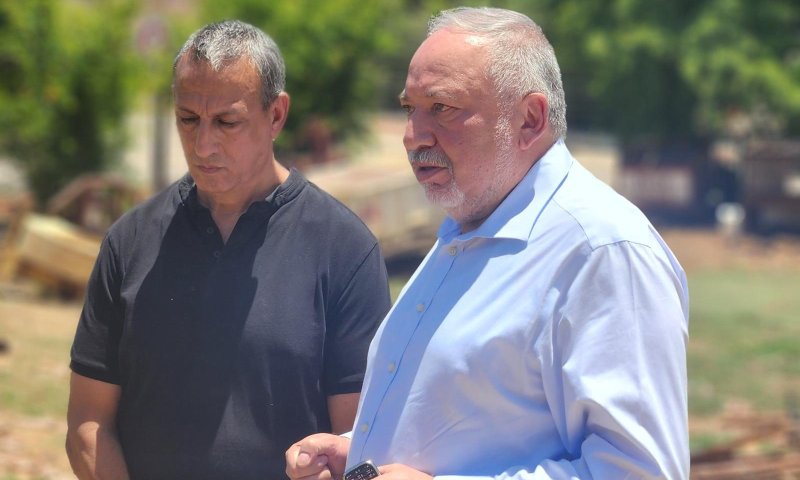 ליברמן במטולה: "מעבר לגבול אף בית לא נפגע"