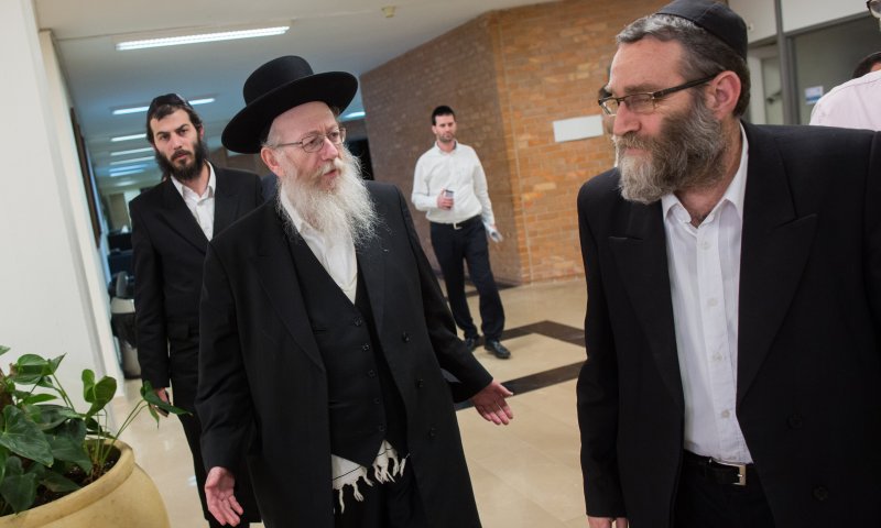 החרדים שוב התקפלו; נתניהו שוב ממנה ועדה