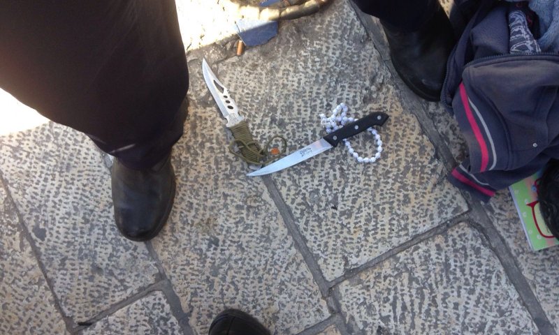 השוטרים הבחינו במחבלת מסתירה סכין ופעלו