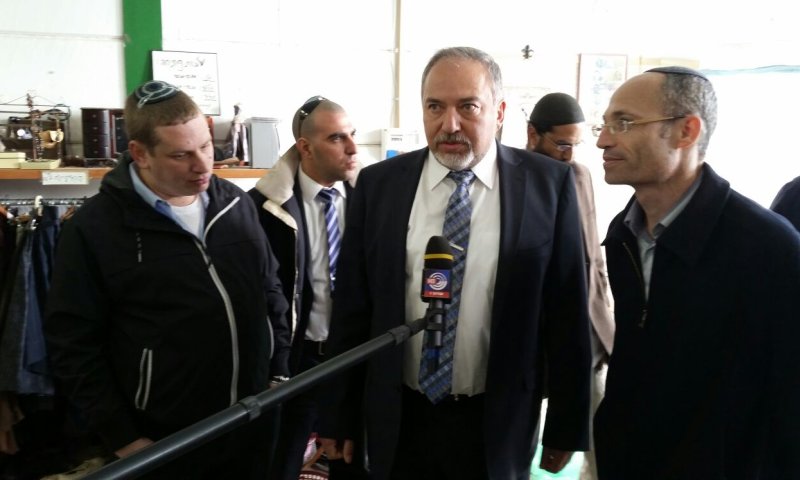 ליברמן בזירת הפיגוע: אין רה"מ מתפקד בישראל